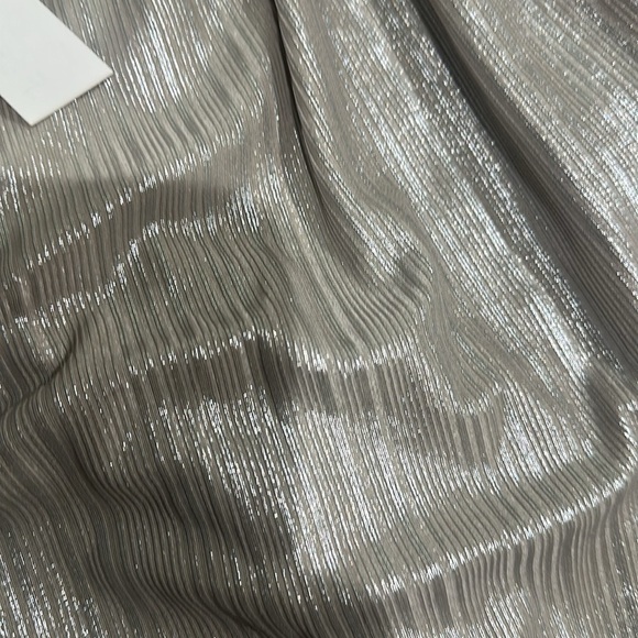 Fleur Elise Sz M Beige Metallic Off-Shoulder Top NWT - Picture 2 of 2